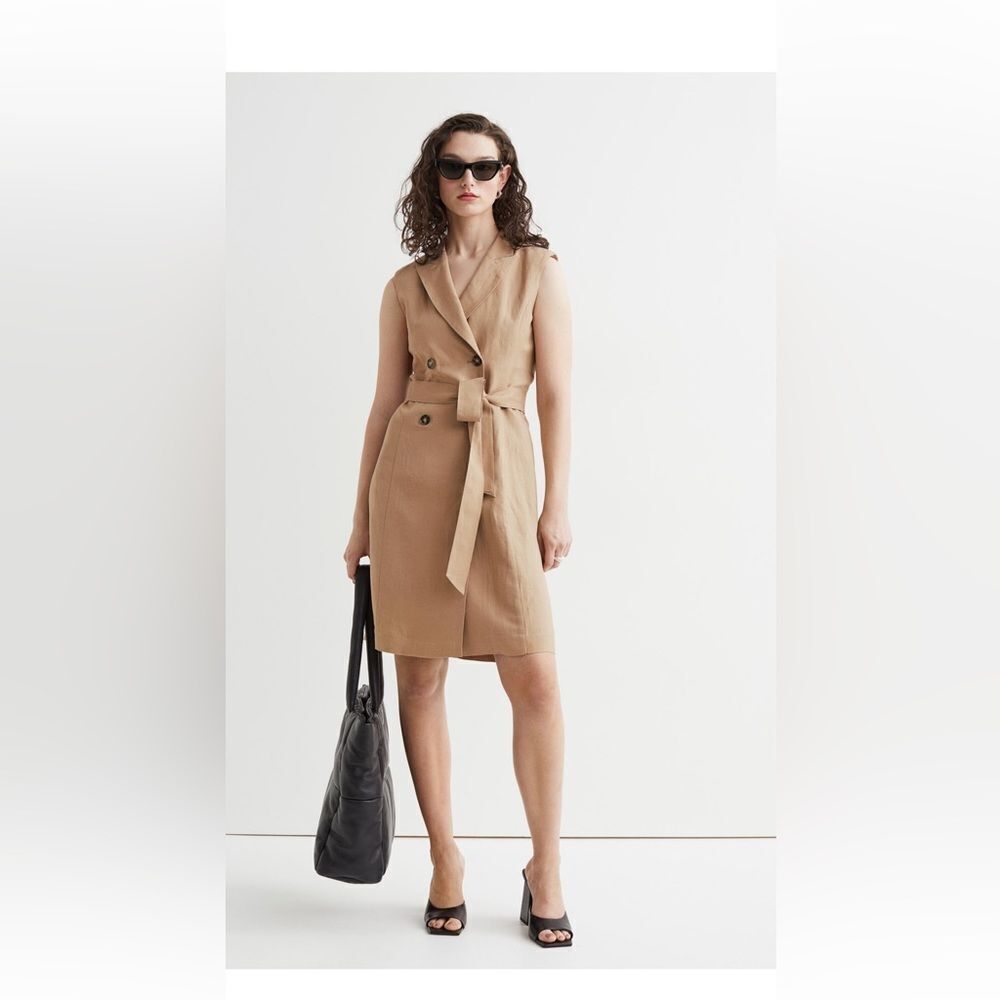 Fitted sleeveless linen jacket dress